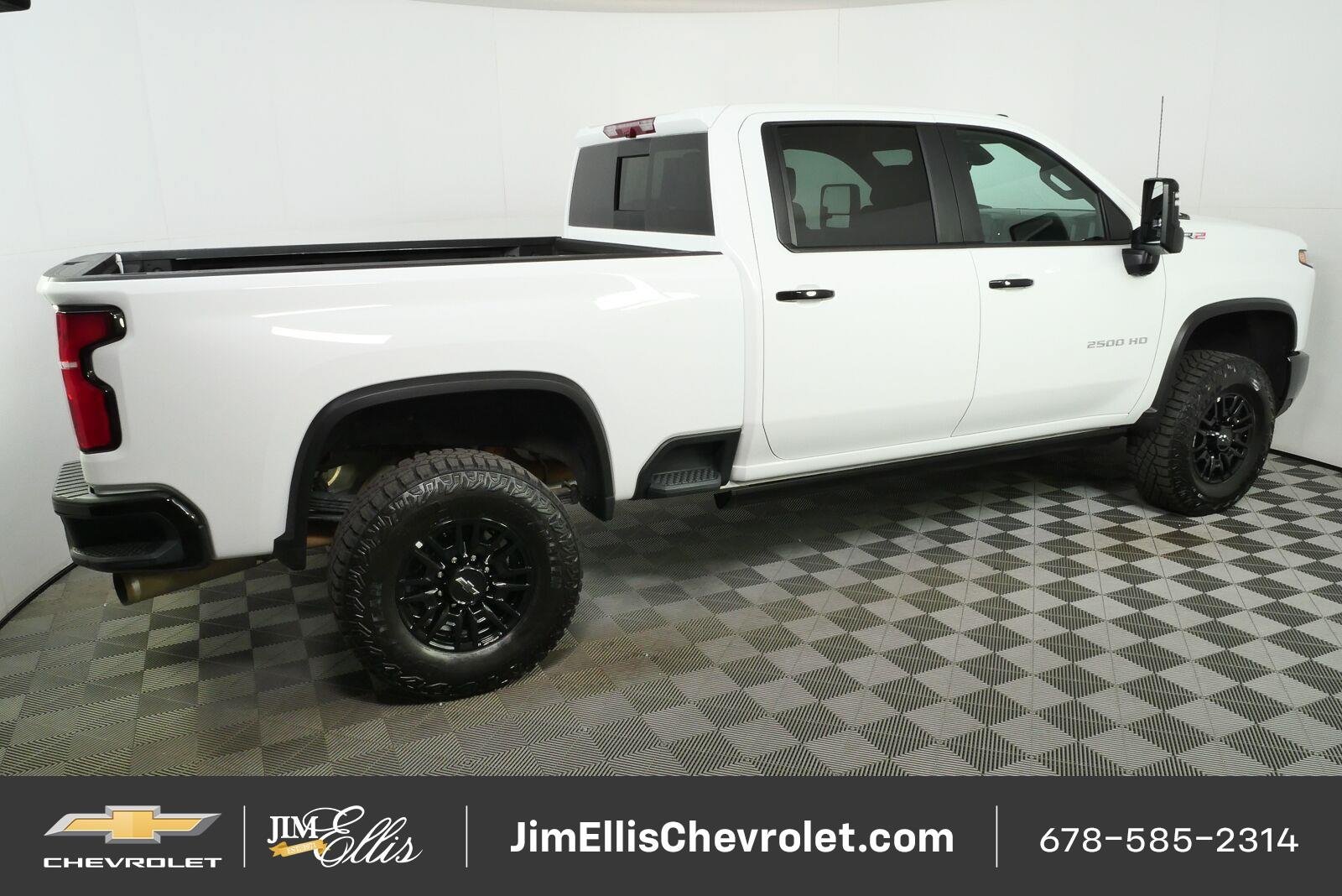 Used 2025 Chevrolet Silverado 2500 ZR2 w/ Technology Package AWD/4WD image 2