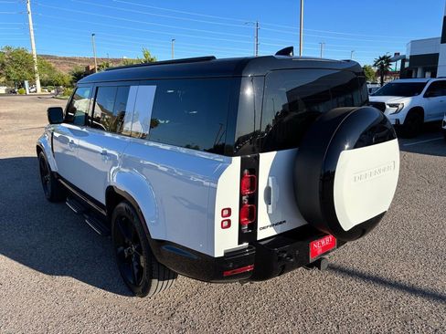 Used 2025 Land Rover Defender 130 X-Dynamic SE AWD/4WD image 7