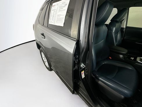 Used 2019 Toyota RAV4 XLE w/ Convenience Package FWD image 28