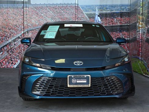 Used 2025 Toyota Camry SE FWD image 3