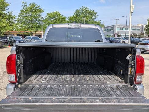 Used 2019 Toyota Tacoma TRD Sport AWD/4WD image 29