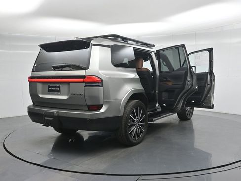 Used 2025 Lexus GX 550 image 5