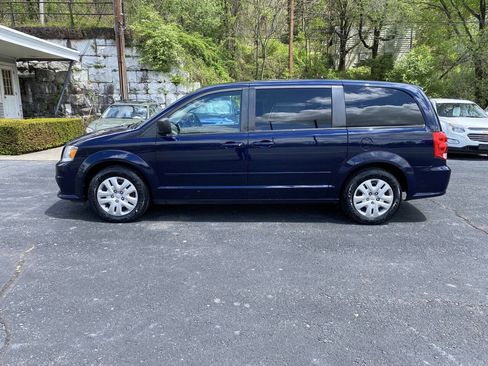 Used 2016 Dodge Grand Caravan SE w/ Quick Order Package 29E SE FWD image 2
