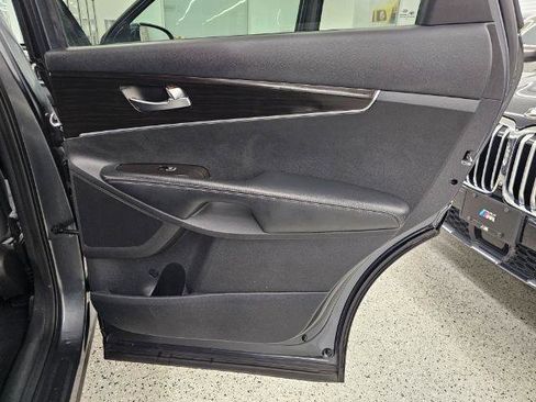 Used 2020 Kia Sorento LX image 28