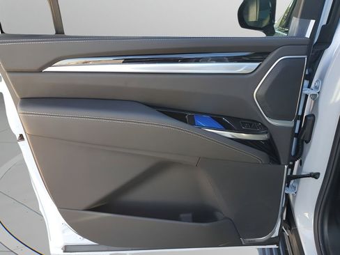 New 2026 Cadillac Escalade ESV Sport image 17