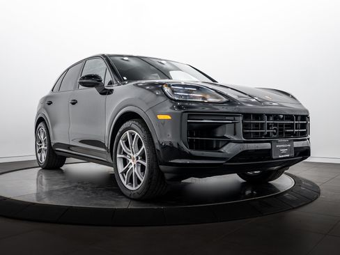 Certified 2026 Porsche Cayenne AWD/4WD image 9