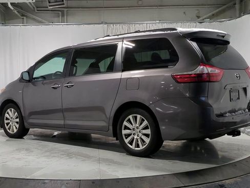 Used 2017 Toyota Sienna XLE image 7