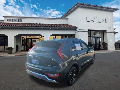Certified 2025 Kia Niro EX image 7