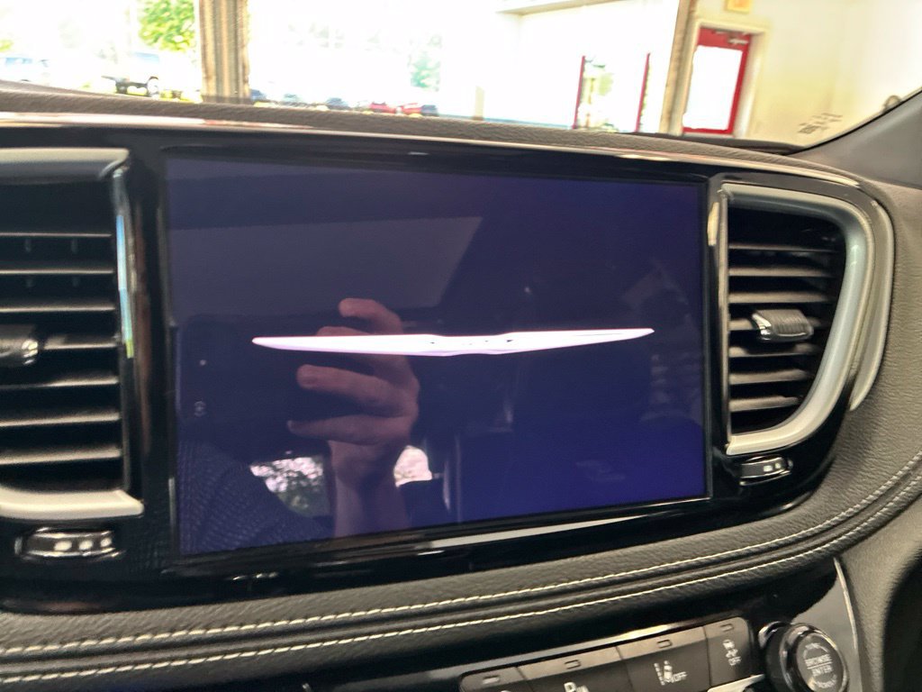 Certified 2025 Chrysler Pacifica Limited FWD image 69