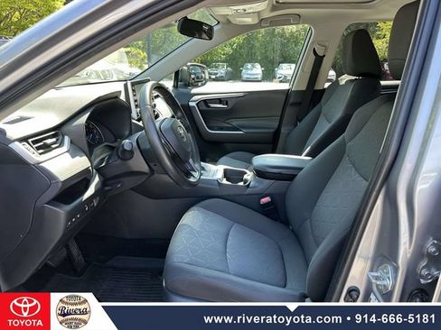 Used 2021 Toyota RAV4 XLE w/ Convenience Package AWD/4WD image 16