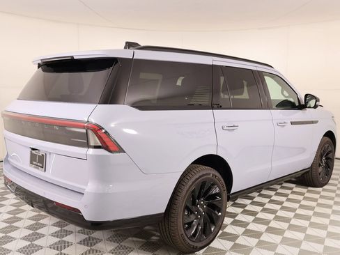 New 2025 Lincoln Navigator Reserve w/ Jet Appearance Package AWD/4WD image 23