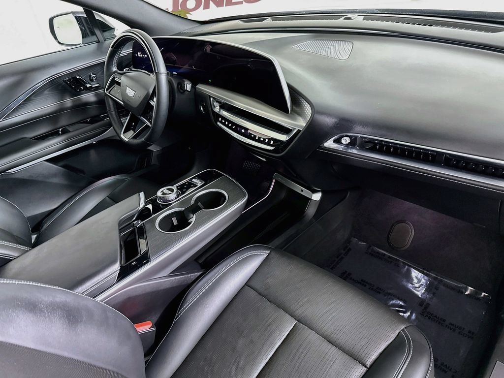 Used 2024 Cadillac Lyriq Sport AWD/4WD image 35