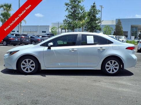 Used 2025 Toyota Corolla LE FWD image 4