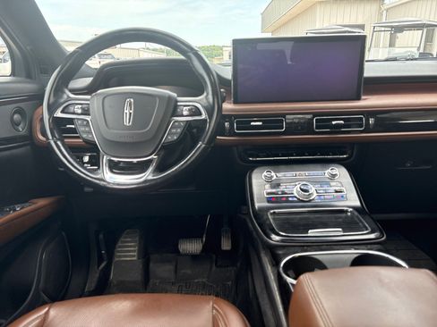 Used 2022 Lincoln Nautilus Reserve AWD/4WD image 5
