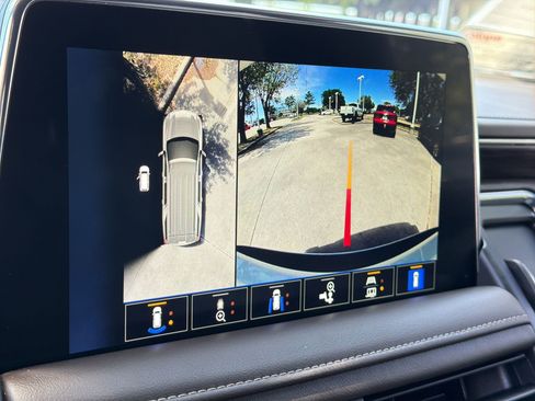 Used 2022 Chevrolet Tahoe Z71 w/ Luxury Package image 25