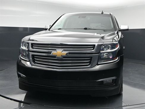 Used 2018 Chevrolet Suburban Premier AWD/4WD image 2