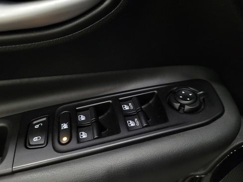 Used 2020 Jeep Renegade Altitude AWD/4WD image 27