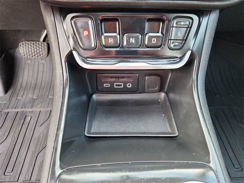 Used 2021 GMC Terrain SLT w/ Infotainment Package II image 29