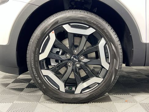 Used 2023 Kia Telluride EX w/ EX Captain's Chair Package FWD image 11