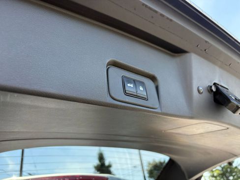 Used 2025 Nissan Rogue SV FWD image 23