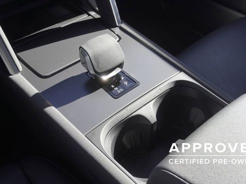 Used 2025 Land Rover Discovery Sport S image 14