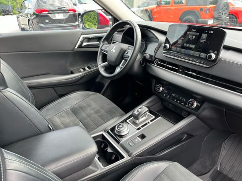 Used 2024 Mitsubishi Outlander SE AWD/4WD image 38