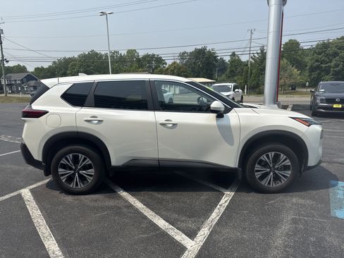 Used 2023 Nissan Rogue SV image 13