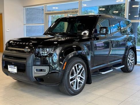 Used 2021 Land Rover Defender 110 X-Dynamic SE AWD/4WD image 4