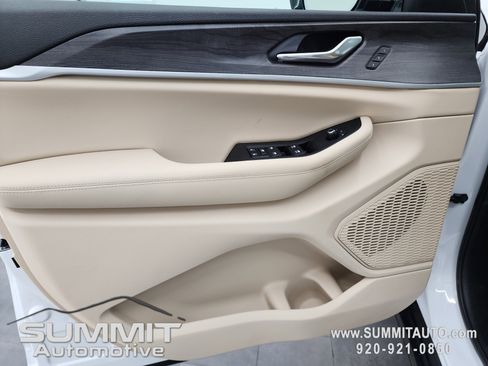 New 2025 Jeep Grand Cherokee Limited w/ Luxury Tech Group II image 48