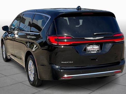 New 2026 Chrysler Pacifica Select image 12