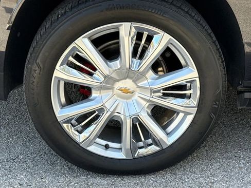 Used 2022 Chevrolet Suburban High Country AWD/4WD image 9