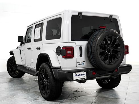 Used 2025 Jeep Wrangler Unlimited Sahara AWD/4WD image 5
