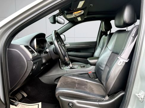 Used 2020 Jeep Grand Cherokee Altitude AWD/4WD image 13