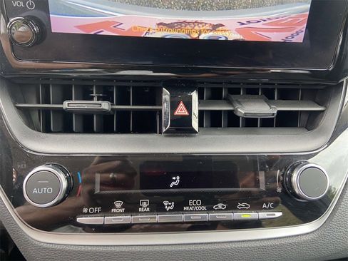 Used 2023 Toyota Corolla LE image 23