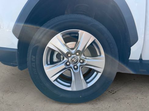 Used 2022 Toyota RAV4 XLE AWD/4WD image 14