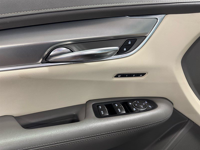 Used 2017 Cadillac XT5 Luxury w/ LPO, Wheel Lock Package AWD/4WD image 12