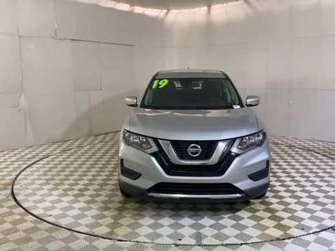 Used 2019 Nissan Rogue S image 3