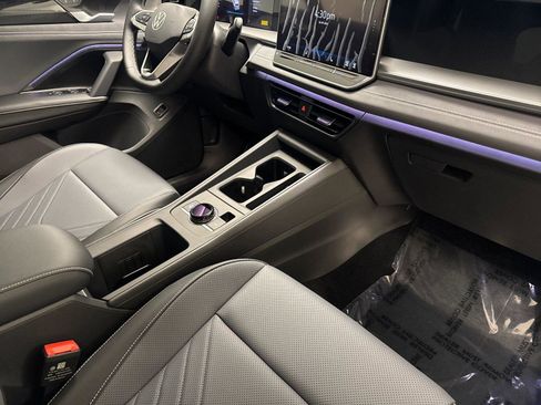 New 2026 Volkswagen Tiguan SE FWD image 15