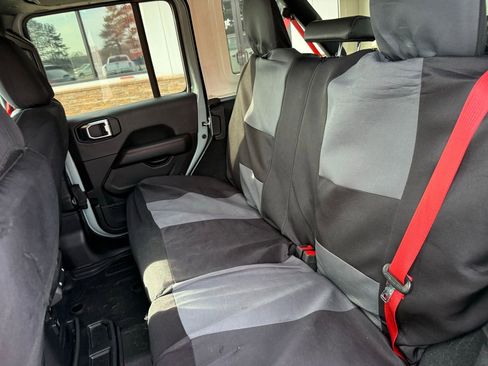 Used 2023 Jeep Wrangler Unlimited Rubicon 4xe image 3