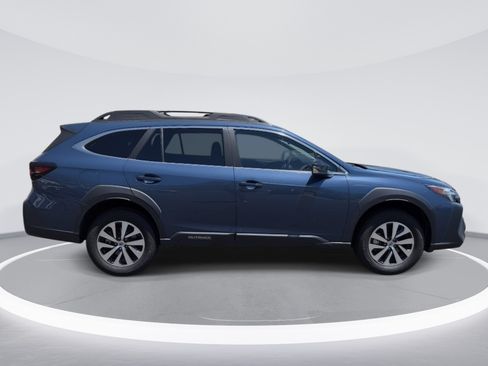 Used 2024 Subaru Outback Premium AWD/4WD image 4