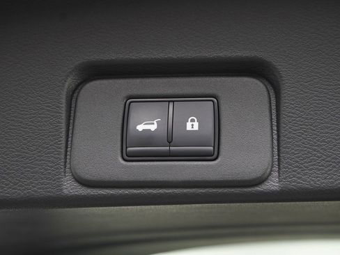 Used 2025 Nissan Rogue SV AWD/4WD image 8