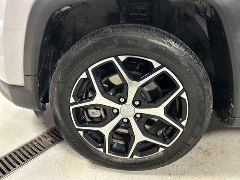 Used 2024 Jeep Compass Limited AWD/4WD image 9