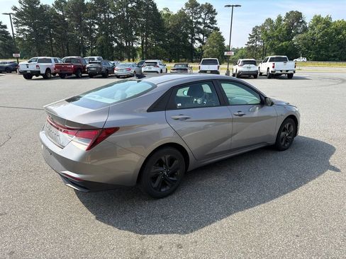 Used 2023 Hyundai Elantra SEL w/ Cargo Package FWD image 8