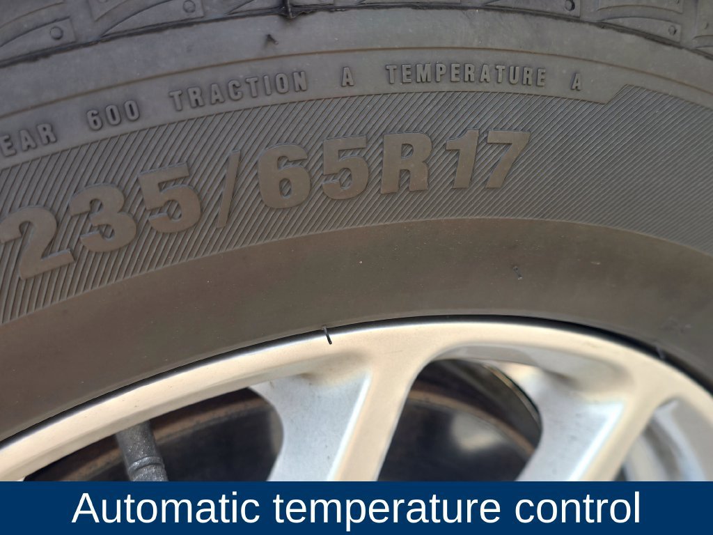 Used 2023 Chrysler Pacifica Touring-L FWD image 9