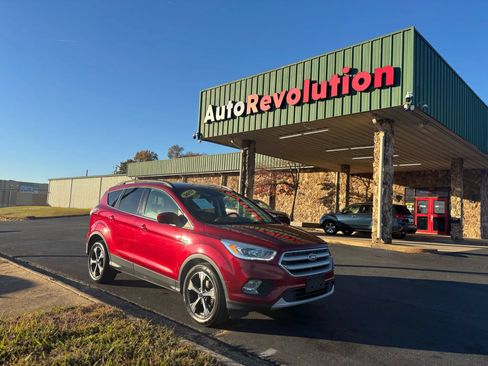 Used 2017 Ford Escape SE w/ SE Leather Comfort Package FWD image 2