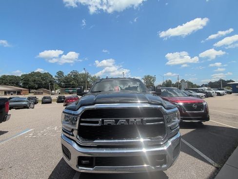 Used 2024 RAM 2500 Tradesman w/ Chrome Appearance Group AWD/4WD image 2