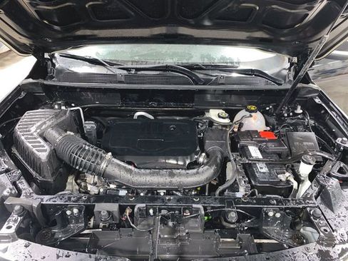 Used 2023 GMC Acadia SLT image 30