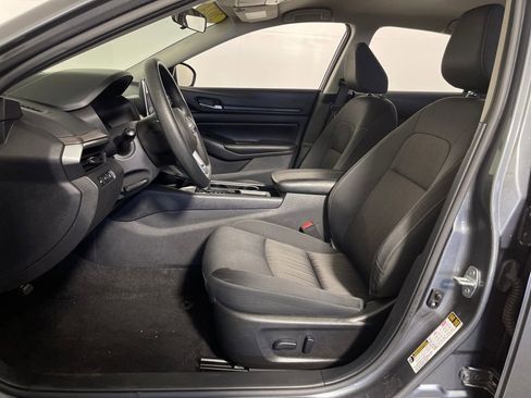 Used 2024 Nissan Altima 2.5 SV image 12