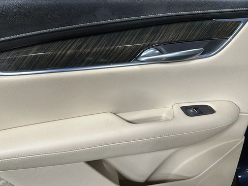 Used 2018 Cadillac XT5 AWD image 12