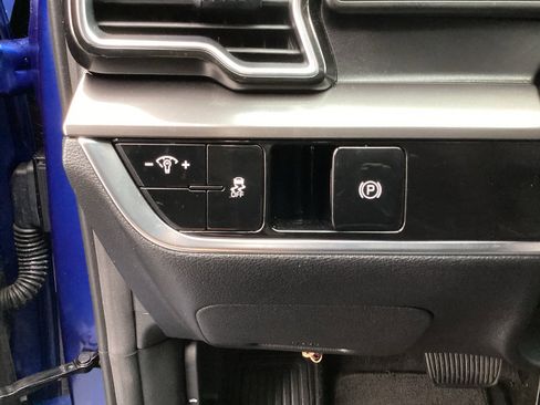 Used 2025 Kia Sportage EX image 29